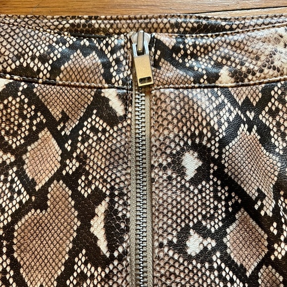 End Pelly Sofia Retro 90s Inspired Leather Mini Skirt Set in Snake NWT Size 4 - Picture 5 of 13